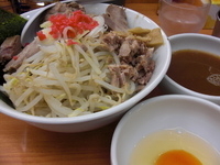 「特製あぶら麺700円+ほぐれ豚150円+生卵50円」@勝流ラーメン 麺徳の写真