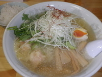 「海老塩ワンタン麺（750円）大盛（100円）ランチサービス半ライ」@らーめん工房 いずみ亭の写真
