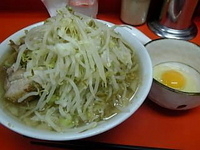 「小ラーメン（にんにく無し）+たまご ￥700」@ラーメン二郎 神田神保町店の写真