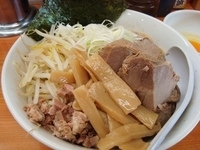 「特製あぶら麺+ほぐれ豚+生玉子」@勝流ラーメン 麺徳の写真