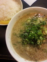 「ラーメン（硬め）￥750+ご飯（サービス）」@京都銀閣寺 ますたにラーメン 日本橋本店の写真