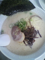 「らーめん（硬め）￥500」@博多天神 新橋1号店の写真