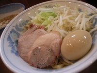 「塩つけめん（麺少なめ）+味付玉子」@らーめん陸の写真