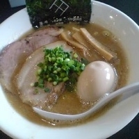 「特製らーめん（黒）」@音麺酒家 楽々の写真