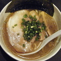 「ミニラーメン（黒￥500）」@音麺酒家 楽々の写真