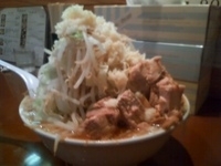 「メガガンジャラーメン 850円 （ヤサイ・ニンニク・アブラ）+大」@UNDER GROUND RAMENの写真