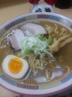 「豚骨煮干ラーメン」@煮干鰮らーめん 圓の写真