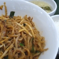 「麻辣麺 （汁なしタンタン麺:辛口） 714円+ライス 180円」@百香亭 牛久店の写真