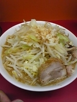 「ラーメン（ニンニクヤサイ）￥700円」@モッコリ豚の写真