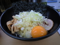 「油そばシングル（460円）+生たまご（70円）+韓国のり（100」@味の天徳 綾瀬店の写真