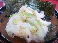 「中盛ラーメン 740円+キャベツ 70円+海苔 60円」@王道家の写真