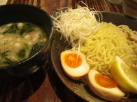 「塩つけめん（細麺）500円（～8/7まで期間限定特別価格）+半熟」@よってこや 五反田東興ホテル店の写真