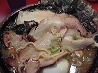 「中盛りチャーシュー+ネギ増し+ライス+まぶし+白玉（くずれ）」@家系総本山 ラーメン吉村家の写真