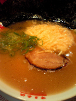 「ラーメン+とろろ 替玉半赤玉」@力丸の写真