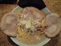 「醤油ラーメン大盛（背脂多め）850円+チャーシュー増300円」@きくちひろきの写真