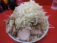 「ラーメン小 豚入り 850円 （やさい、にんにく）」@ドン-キタモトの写真