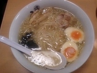 「塩玉らーめん（800円）」@塩専門 ひるがお 東京駅店の写真