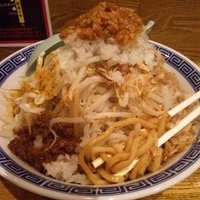 「まぜそば（全部トッピング:カレー/魚粉/うま辛ジャン/揚げネギ/」@雅商會 二十世紀が丘店の写真