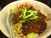 「汁ありジャージャー麺850円+切り落としチャーシュー50円」@桃天花の写真