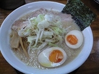 「とらみちらーめん（800円）背脂タップリ」@麺家 とらみちの写真