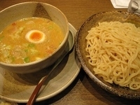 「坦々カレーつけ麺、太麺890円（ぱどにて690円）+無料ニンニク」@越後秘蔵麺 無尽蔵 かしわ家の写真