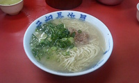 「ラーメン（ベタ生）+生玉（替玉）」@元祖 長浜屋 支店の写真