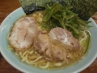 「ラーメン（700円）（硬め）+くきわかめ（100円）+ライス（小」@まこと家の写真