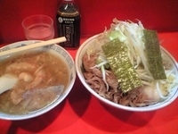 「ブタ玉子入りザルラーメン 900円 （全部マシ）」@ラーメン二郎 府中店の写真