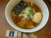 「醤油らーめん半熟味付玉子付き」@麺処 びぎ屋の写真