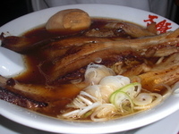 「豚バラこがしにんにくしょうゆらーめん880円」@万豚記 御徒町店の写真