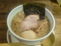 「醤油麺コクにごり（730円）+味付玉子（120円）」@麺肴 ひづきの写真