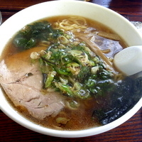 「焼きねぎラーメン+大盛 （冷奴1/4付  茹で玉子サービス）」@街道ラーメン 美味の写真