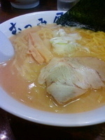 「味噌ラーメン（白）大盛り」@らーめん むつみ屋 イオン浦和美園店の写真