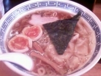 「ワンタン麺on煮卵」@中華そば おかめの写真
