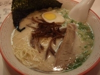 「ラーメン(550円)(ハリガネ)+替玉(替玉券)(ハリガネ)」@博多天神 銀座店の写真