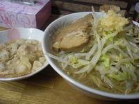 「ラーメン（野菜・にんにく・アブラ）600円+豚100円」@へーちゃんラーメンの写真