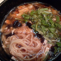 「酸辣湯麺セット ￥500 （酸辣湯麺+チャーハン+杏仁豆腐）」@北京料理 随園別館 新宿店の写真