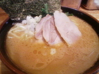 「らーめん（肉増し・麺かため）」@横浜家系豚骨醤油極太麺 侍 本店の写真
