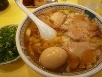 「小チャーシュー煮卵ラーメン（780円）（かためん）+ねぎ（100」@どうとんぼり神座 千日前店の写真
