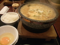 「石焼スーラータン麺+ライス+生卵（819円）」@石焼らーめん 火山 春日部店の写真