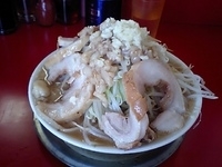 「ラーメン子豚増し（課長以外）」@ジャンクガレッジ 東大宮店の写真