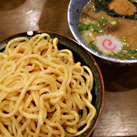 「濃厚魚粉豚骨つけ麺 （大） 950円」@麺屋 侍の写真