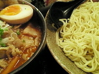 「肉つけ麺（辛味噌） 880円」@麺や紅丸 本店の写真
