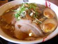 「醤油らー麺（+大盛り&味玉）」@らーめん工房 一徹の写真