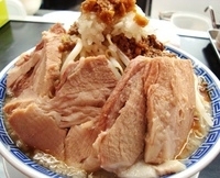 「うま辛そば+小豚」@山勝角ふじ 南流山店の写真