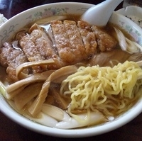 「大勝ラーメン+中盛り+半ライス 1050円+100円+100円=」@中華そば だいかつの写真