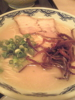 「博多らーめん（カタ）+替え玉（バリ）+高菜（別皿）+中生（最初の」@由丸 八重洲仲通り店の写真