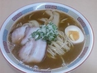 「豚骨煮干らーめん」@煮干鰮らーめん 圓の写真