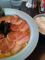 「特盛りチャーシューメン カタメ【880円】 小ライス【100円】」@関東ラーメン だし屋の写真