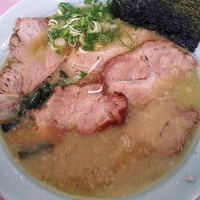 「チャーシューメン（麺カタメ・アブラ多め）¥680」@ラーメンショップ吉間家の写真